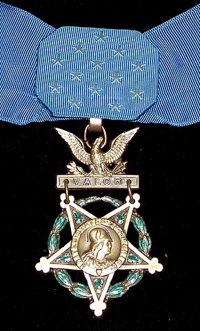 2013-10-14-290pxMedal_of_Honor_U.S.Army.jpg