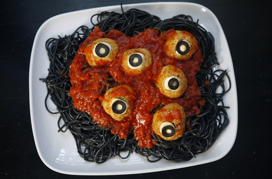 2013-10-25-Halloweenspaghettiandmeatballswormsandeyeballs.jpg