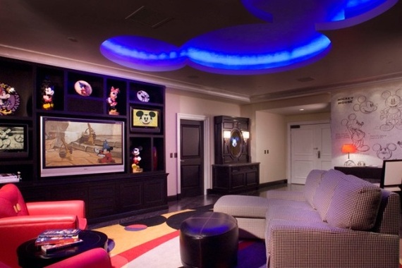 2013-10-28-DisneylandHotel_MickeyMousePenthouse1.jpg