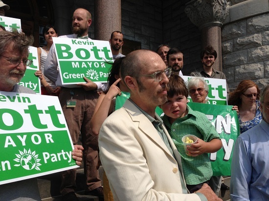 2013-10-30-Kevin_BottGreenparty.JPG