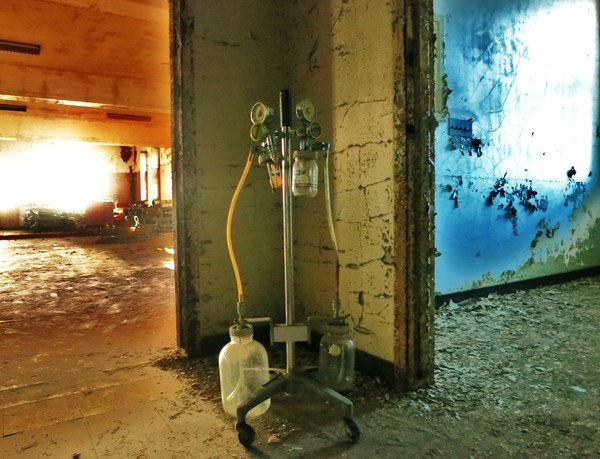 13 Photos Of An Abandoned Psych Ward Will Make Your Stomach Turn | HuffPost