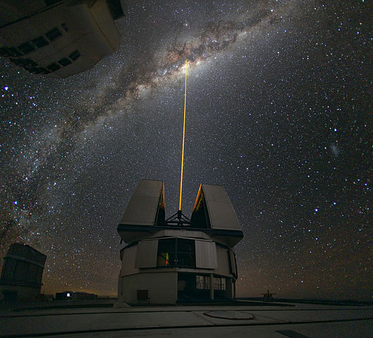 2013-11-05-Laser_Towards_Milky_Ways_Centre.jpg