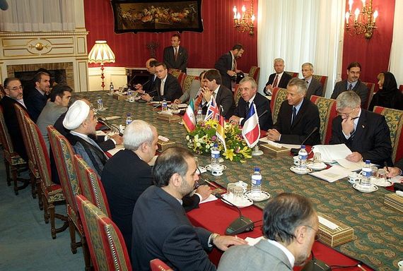 2013-11-10-EU_ministers_in_Iran_for_nuclear_talks_21_October_2003.jpg