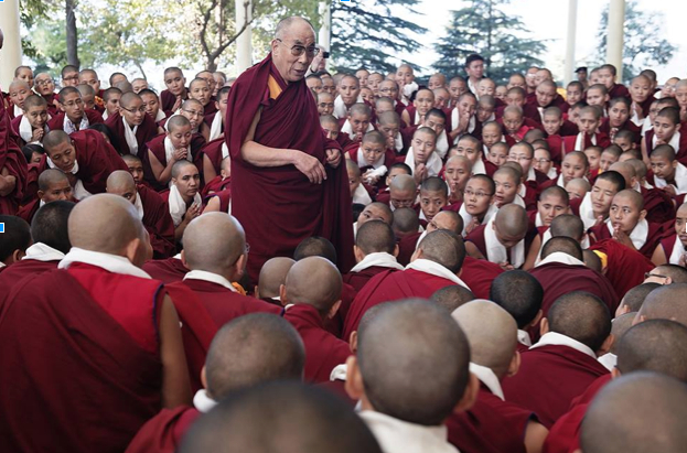 2013-11-13-tenzin_choejor_dalailama.jpg