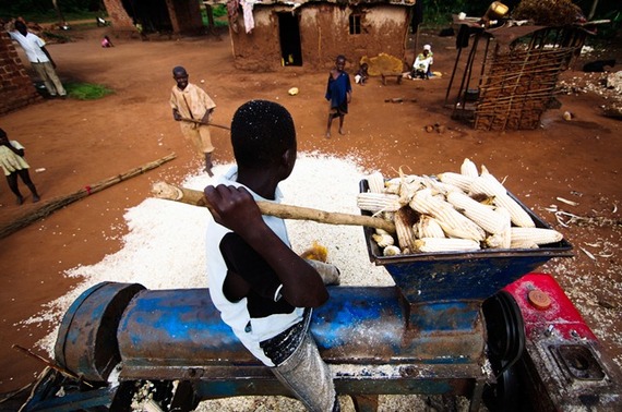 2013-11-18-MaizeGrinding_Uganda.jpg