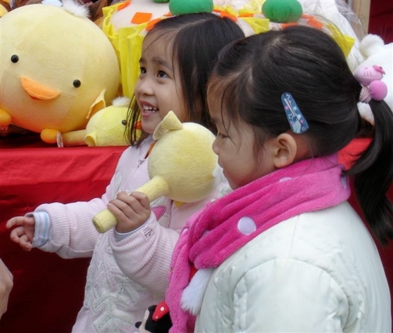 2013-11-19-HongKongLittlegirls.JPG