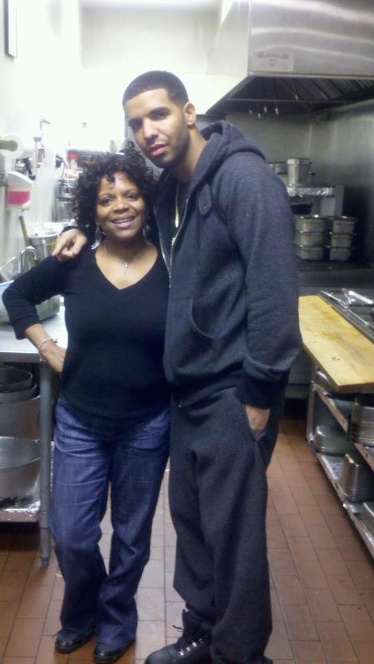 2013-11-26-Chef_Dawn_and_Rapper_Drake_in_the_Kitchen_at_Jamaica_Grill.jpg