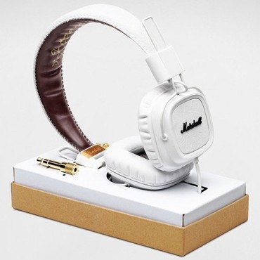 2013-11-26-MarshallMajorWhiteHeadphones.jpg