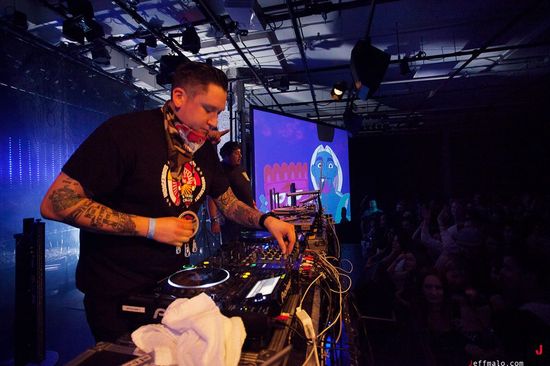 2013-11-27-ATribeCalledRed2.jpg