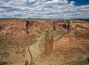 2013-12-09-800pxCanyon_de_Chelly_Spider_Rock.jpg