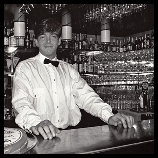 2013-12-15-Bartender__Malm1992WikimediaJonnLeffman.jpg