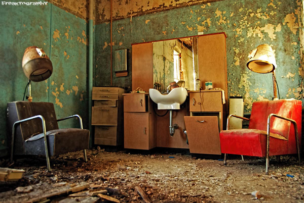 2013-12-16-asylumsalon.jpg