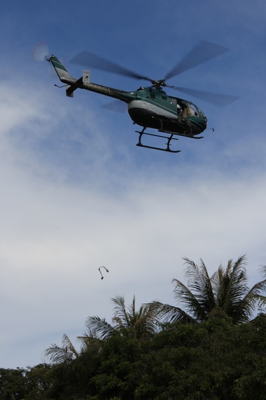 2013-12-20-helicopterandflagger.dvice.jpg