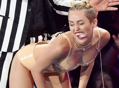 2013-12-31-miley.jpg