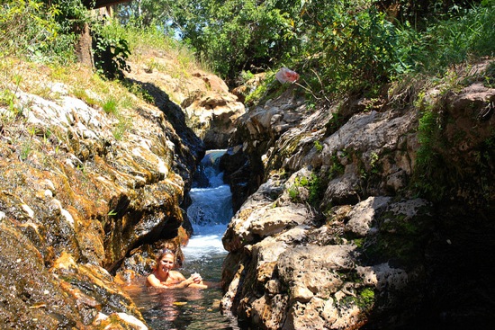 Mengeruda hot springs