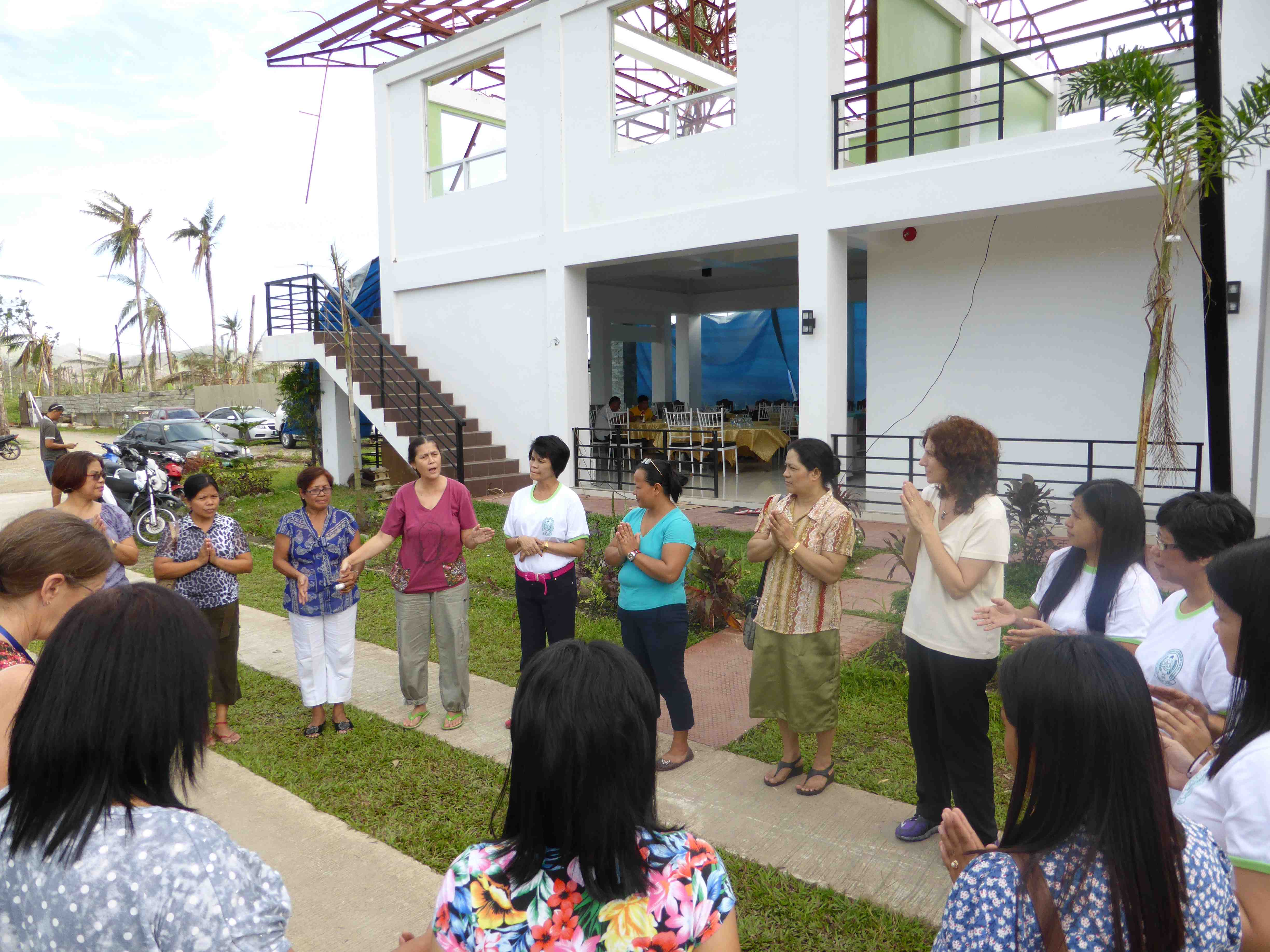 2014-01-16-Tacloban_MeetingwithMidwivesIMAPCircle.jpg