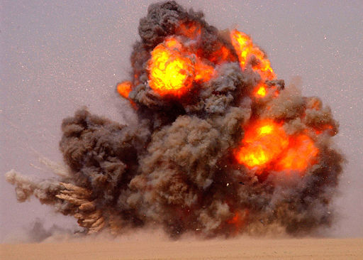 2014-01-17-512pxUS_Navy_020712N5471P010_EOD_teams_detonate_expired_ordnance_in_the_Kuwaiti_desert.jpg