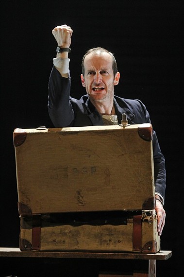 2014-01-20-An_Iliad_DenisOHare__credit_JoanMarcus.jpg