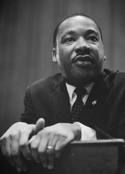 2014-01-21-434pxMartinLutherKing1964leaningonalectern.jpg