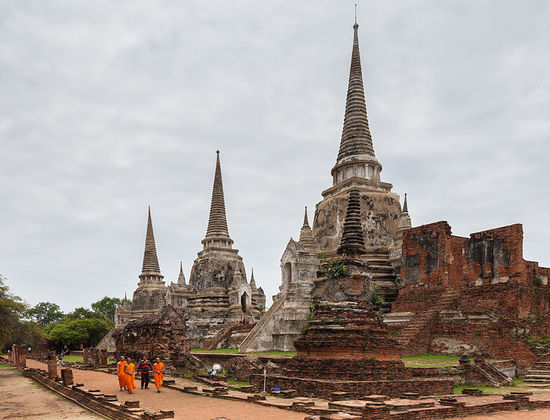 2014-01-31-784pxTemplo_Phra_Si_Sanphet_Ayutthaya_Tailandia_20130823_DD_16.jpg