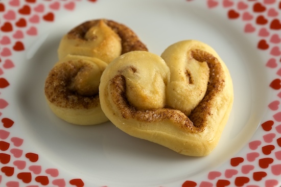 2014-02-13-heartshaped.cinammon.rolls.jpg