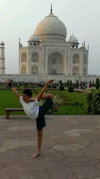 2014-03-03-AlanKane_FullStandingbowattheTajMahal.jpeg