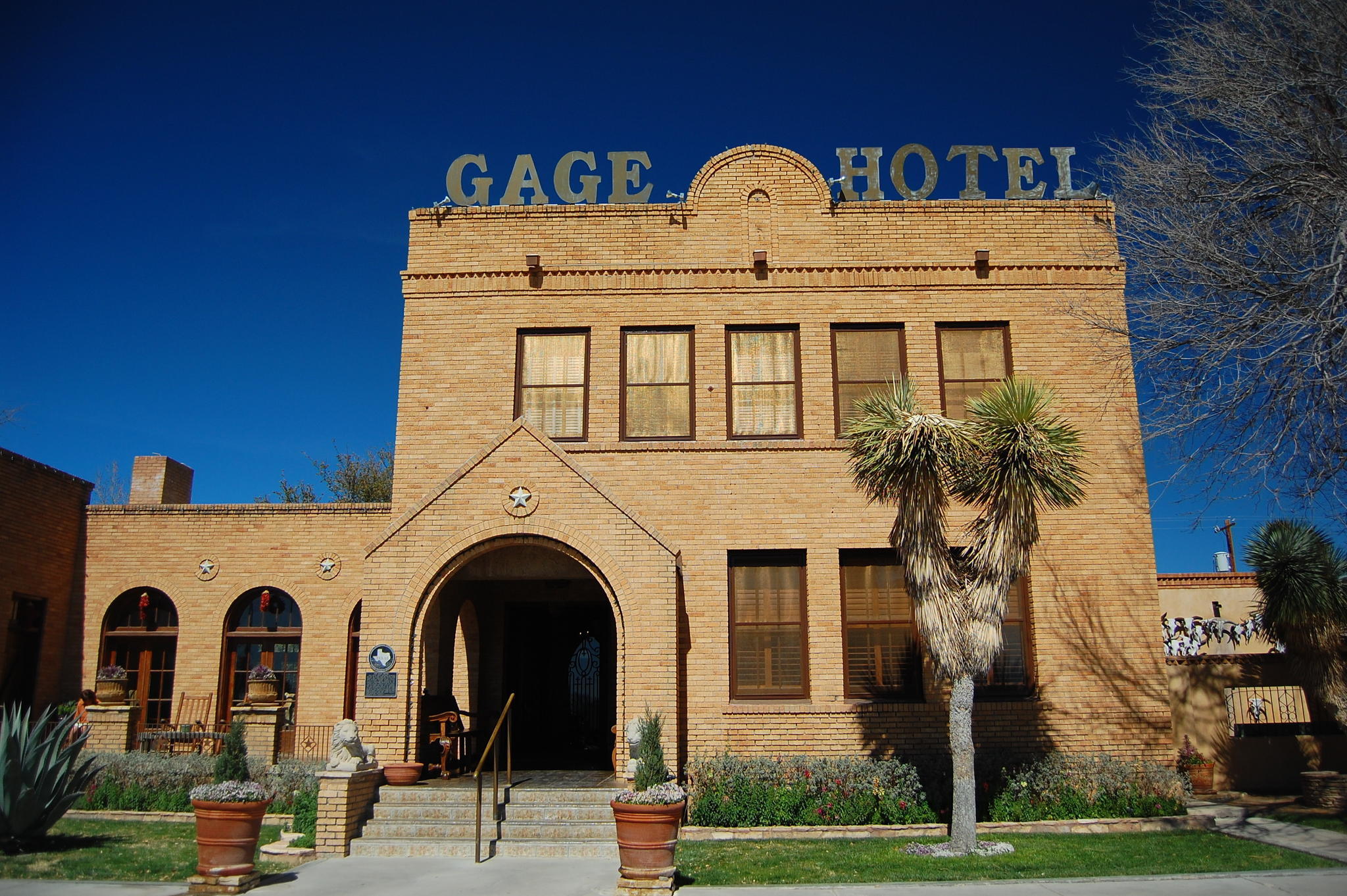 2014-03-17-GAGEHOTEL_original.jpg