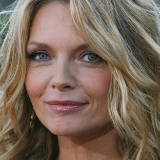 2014-03-31-MichellePfeiffer94391331402HP.jpg