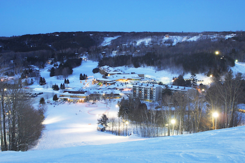 2014-04-03-horseshoe_best_resort_night_snow_11.jpg