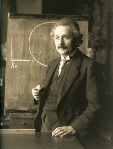 2014-04-11-Einstein_1921_by_F_Schmutzer.jpg