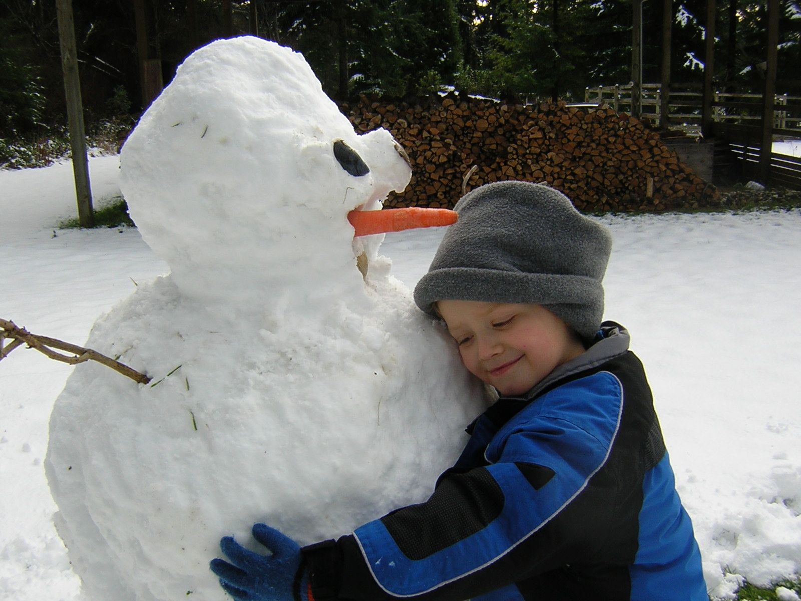 2014-04-23-EleaAchesonVasuTheSnowman.JPG