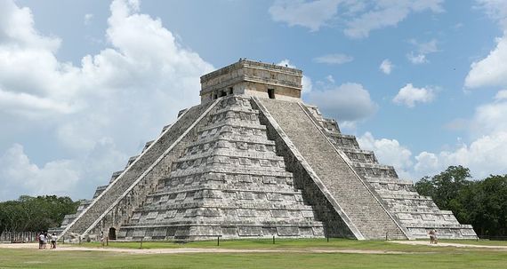 2014-05-12-800pxChichen_Itza_3.jpg