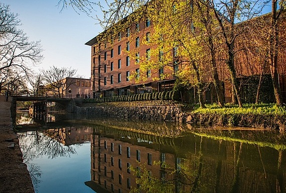 2014-05-14-Capella_Georgetown_Exterior_Canal_3.jpg