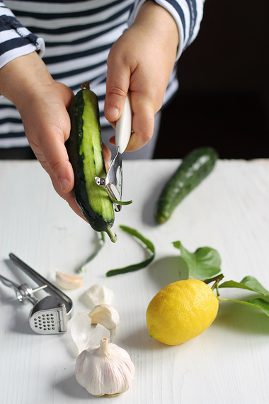 step-one-tzatziki-sauce