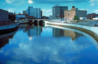 2014-05-19-800pxFlint_River_in_Flint_MIchigan.jpg