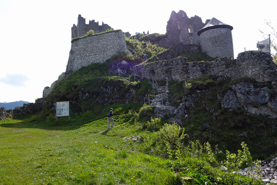 2014-05-27-ehrenburgcastleruinsentrance.jpg