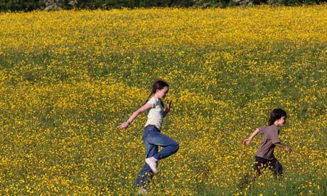 2014-05-29-ChildrenplayingafieldEarthDrReeseHalter