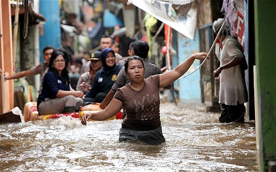 2014-06-01-IndonesianFloodingEarthDrReeseHalter