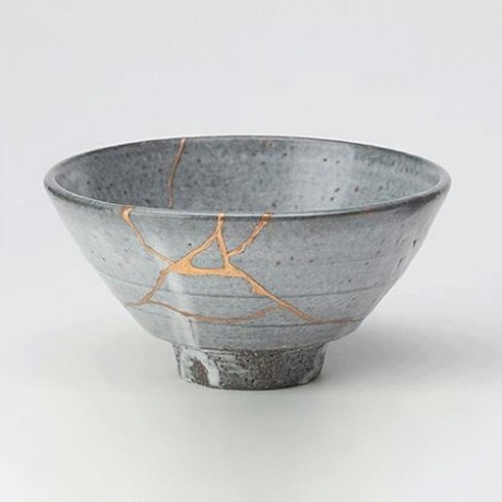 2014-06-02-Tea_bowl_fixed_in_the_Kintsugi_method.jpg