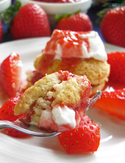 2014-06-13-20140611strawberrycakepiece.jpg