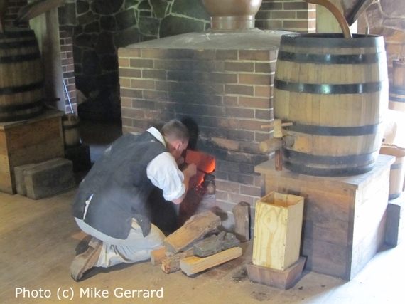 2014-06-16-George_Washington_Whiskey_Distillery_Firing_Still.jpg