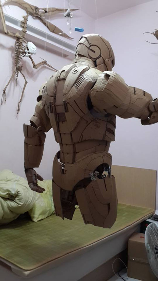 2014-06-17-CardboardIronmanSuit12.jpg