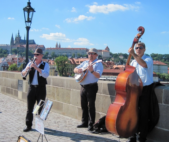 2014-06-19-Praguemusiciansonbridge.JPG