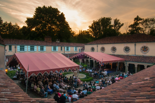 2014-06-25-HPCaramoor_spanish_courtyard.png