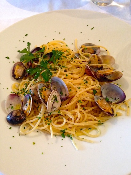 2014-06-25-ITALYFASSANOPORTORESTAURANTLINGUIINEWITHCLAMS.jpg