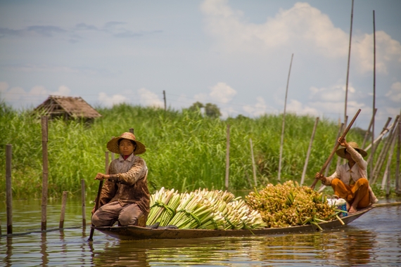 2014-07-09-KipPatrickLadiesPaddleBoatBurma.jpg