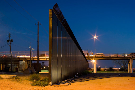 2014-07-21-BORDERFENCE3.jpg