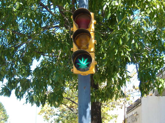 2014-07-28-semaforomarihuana.jpg