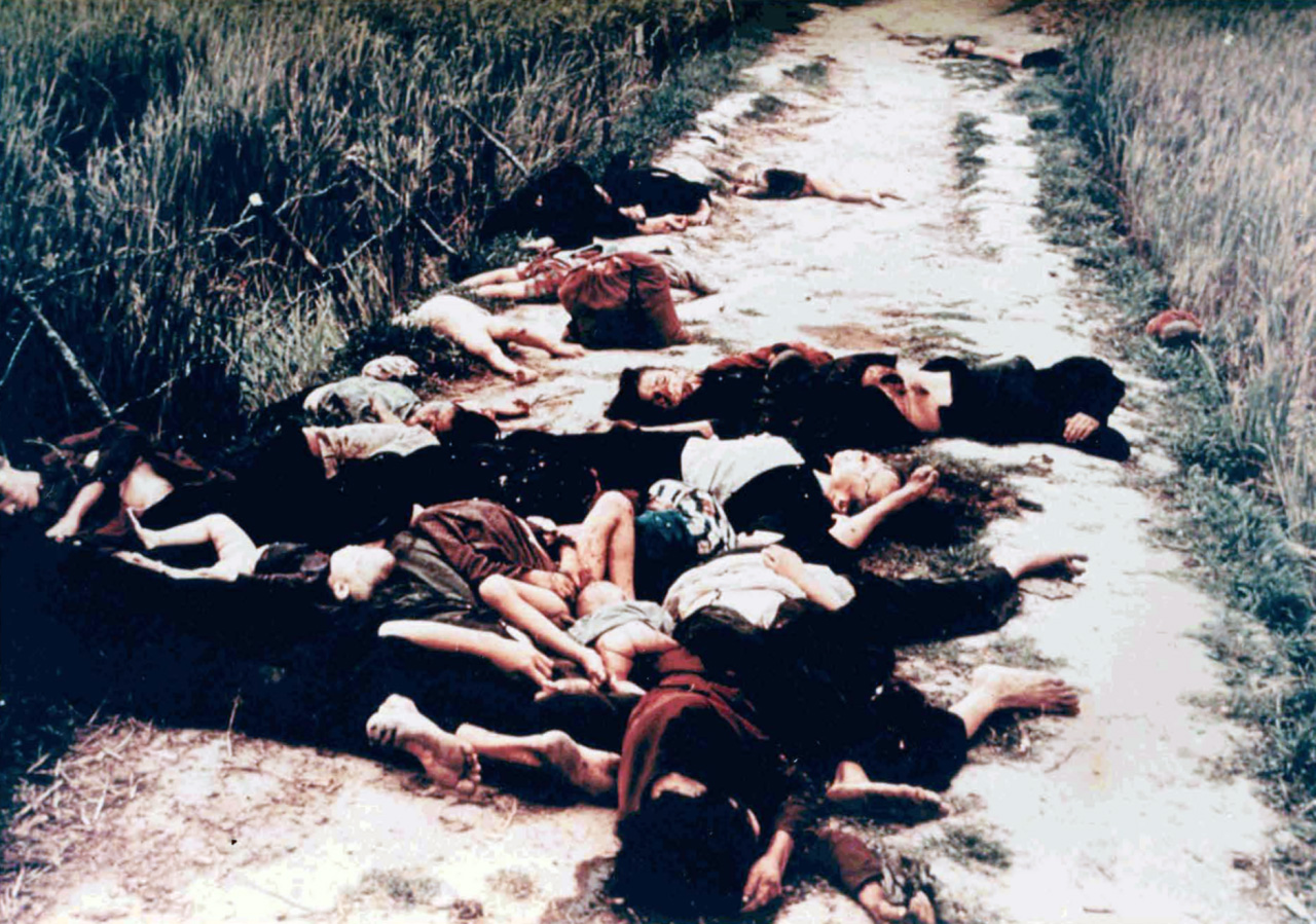 2014-07-31-Dead_from_the_My_Lai_massacre_on_road.jpg