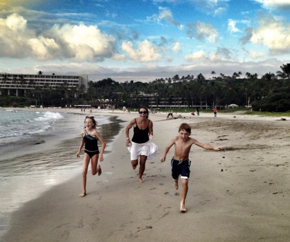 2014-08-01-RunningOnBeachHawai.png